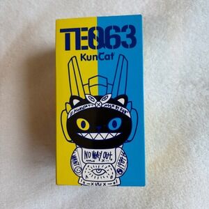 QUICCS x Sakun KunCat Bone Edition TEQ63 Martian Toys Vinyl Figure Limited Ed